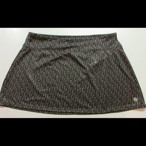 Athleta active wear skirt black w/dots sz L